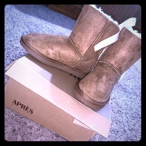 Girls size 12 UGG style boots